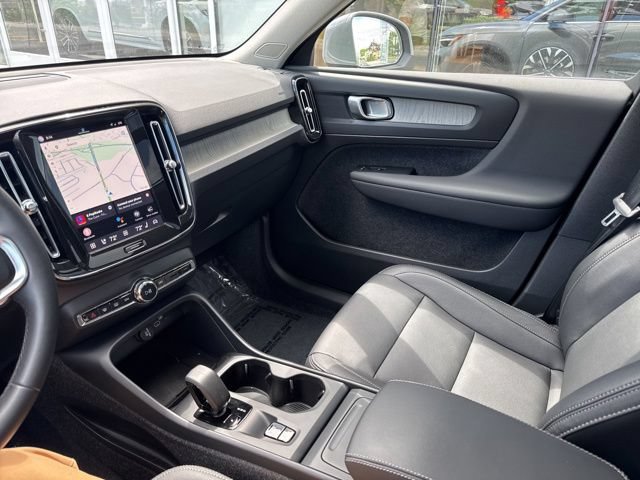 Certified 2025 Volvo XC40 B5 Core AWD/4WD image 22
