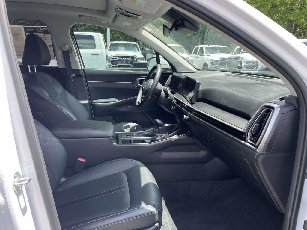 Used 2025 Kia Sorento EX w/ Panoramic Sunroof Package FWD image 15