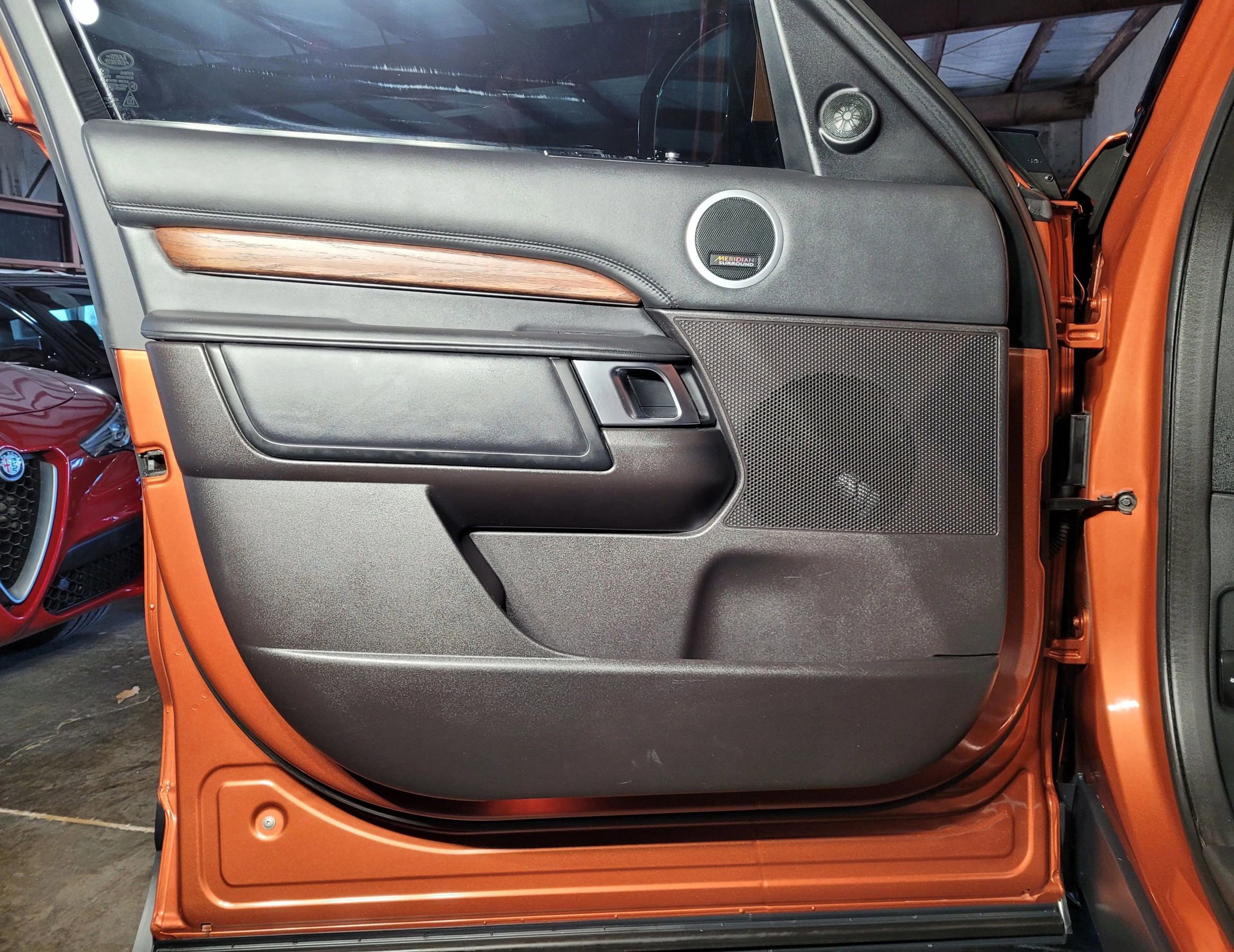 Used 2018 Land Rover Discovery HSE Luxury image 19