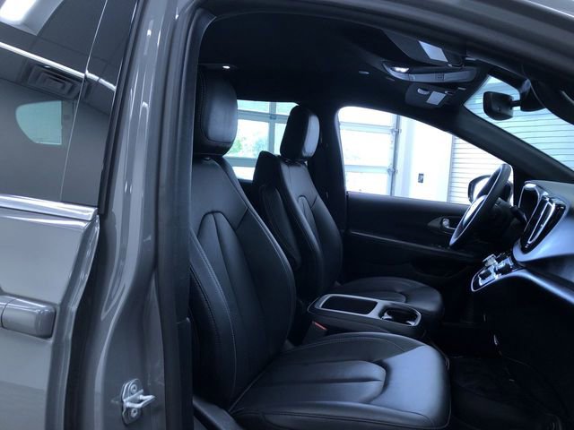 Used 2025 Chrysler Pacifica Select FWD image 23