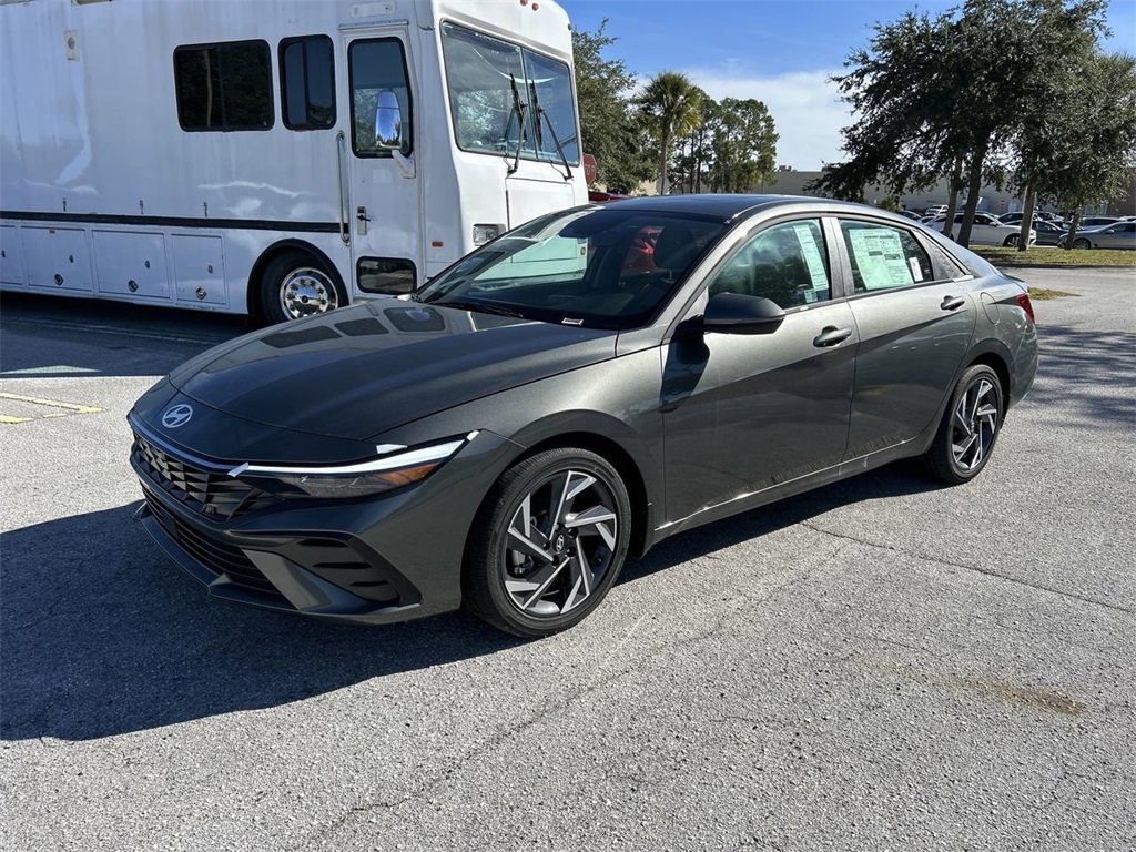 New 2025 Hyundai Elantra Limited image 14