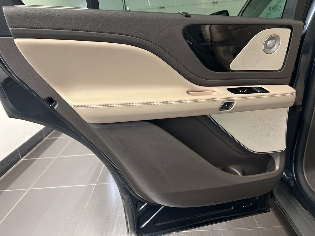 Used 2022 Lincoln Aviator Reserve w/ Equipment Group 201A image 38