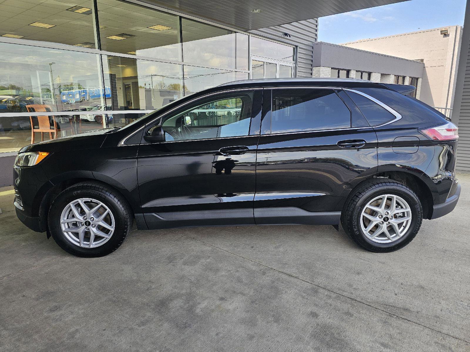 Used 2023 Ford Edge SEL w/ Convenience Package AWD/4WD image 2
