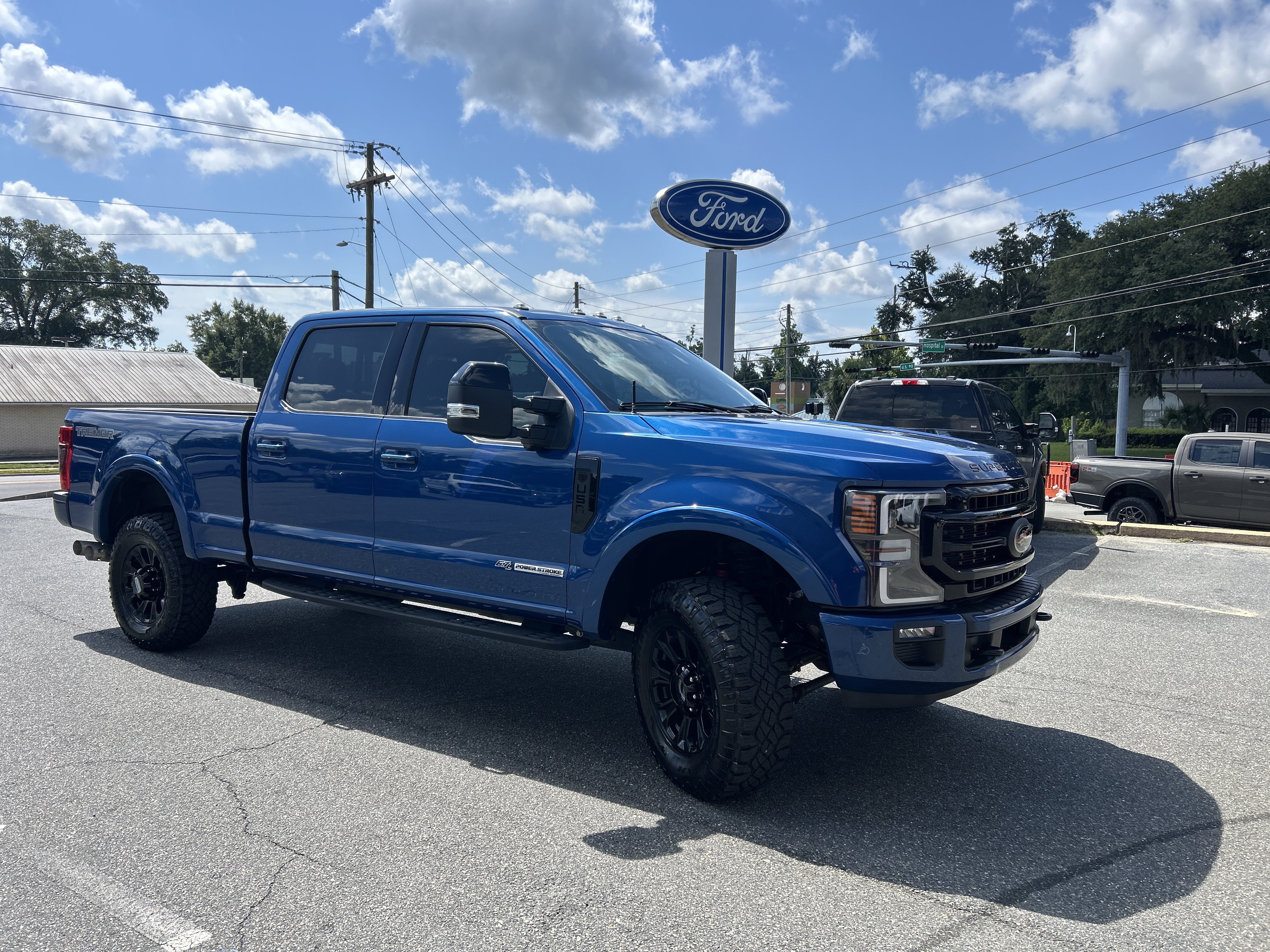 Used 2022 Ford F250 Lariat w/ Tremor Off-Road Package AWD/4WD image 1