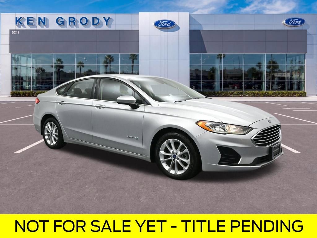 Certified 2019 Ford Fusion SE FWD image 1