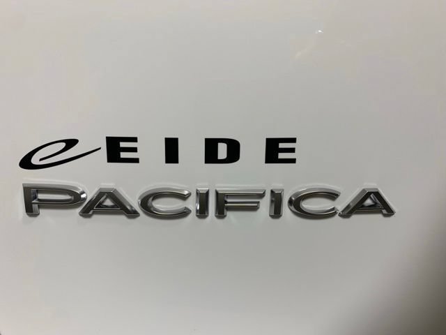 New 2027 Chrysler Pacifica Pinnacle w/ Theater Group FWD image 9