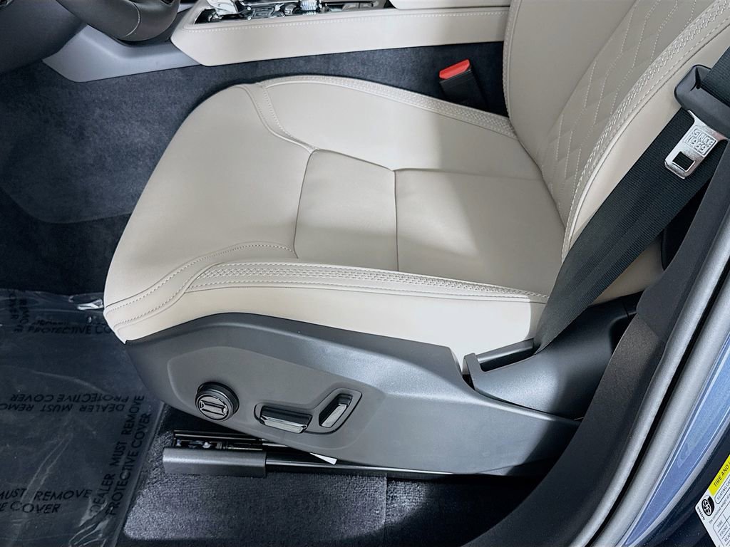 New 2026 Volvo XC90 B6 Core w/ Protection Package image 18