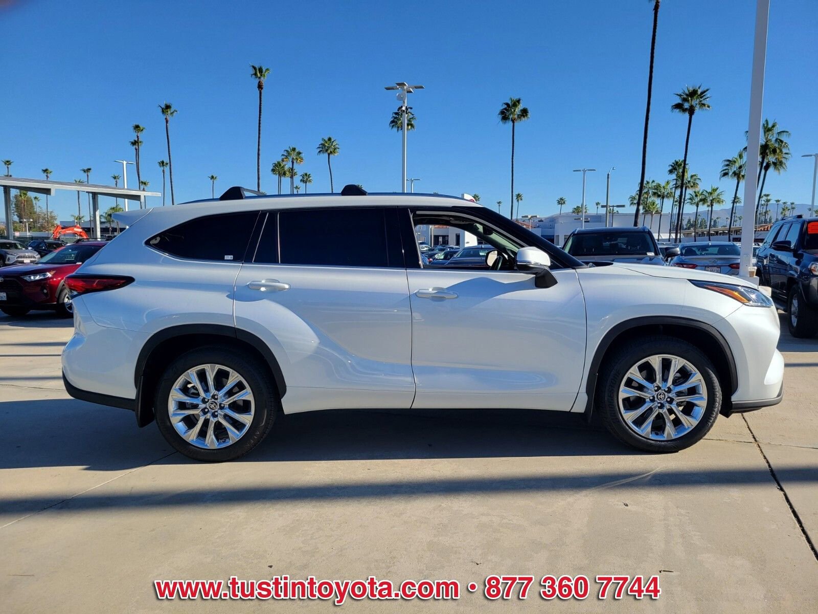Used 2023 Toyota Highlander Limited image 3