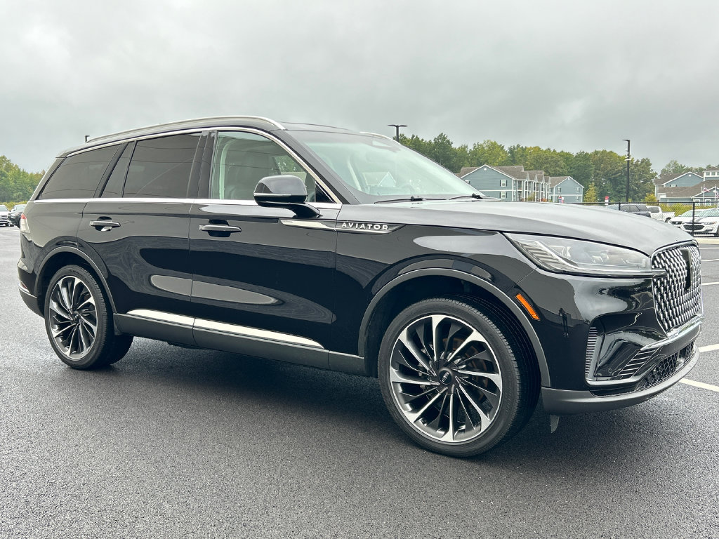 Used 2025 Lincoln Aviator Reserve w/ Illumination Package AWD/4WD image 2
