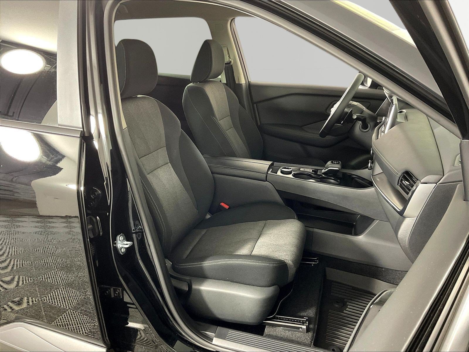 Used 2026 Nissan Rogue SV AWD/4WD image 28