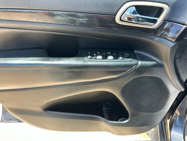 Used 2014 Jeep Grand Cherokee Laredo w/ 18" Wheel & 8.4" Radio Group RWD image 11