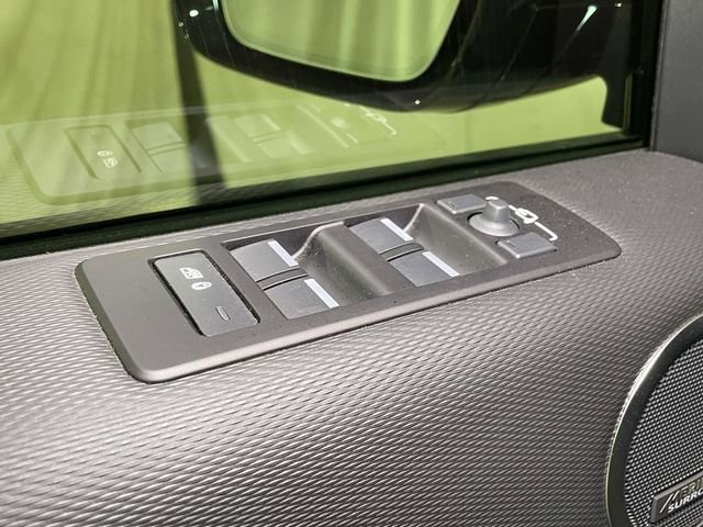 Used 2025 Land Rover Discovery Dynamic SE image 37