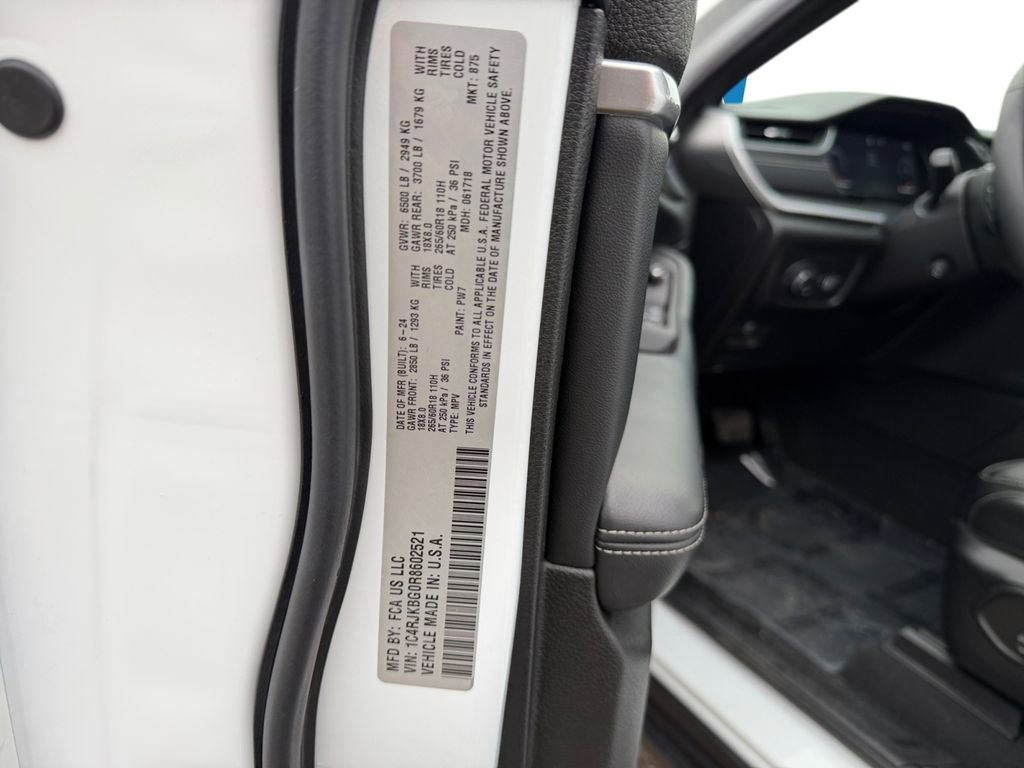 Used 2024 Jeep Grand Cherokee L Limited w/ Luxury Tech Group II image 28