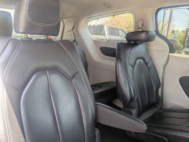 Used 2022 Chrysler Pacifica Touring-L image 28
