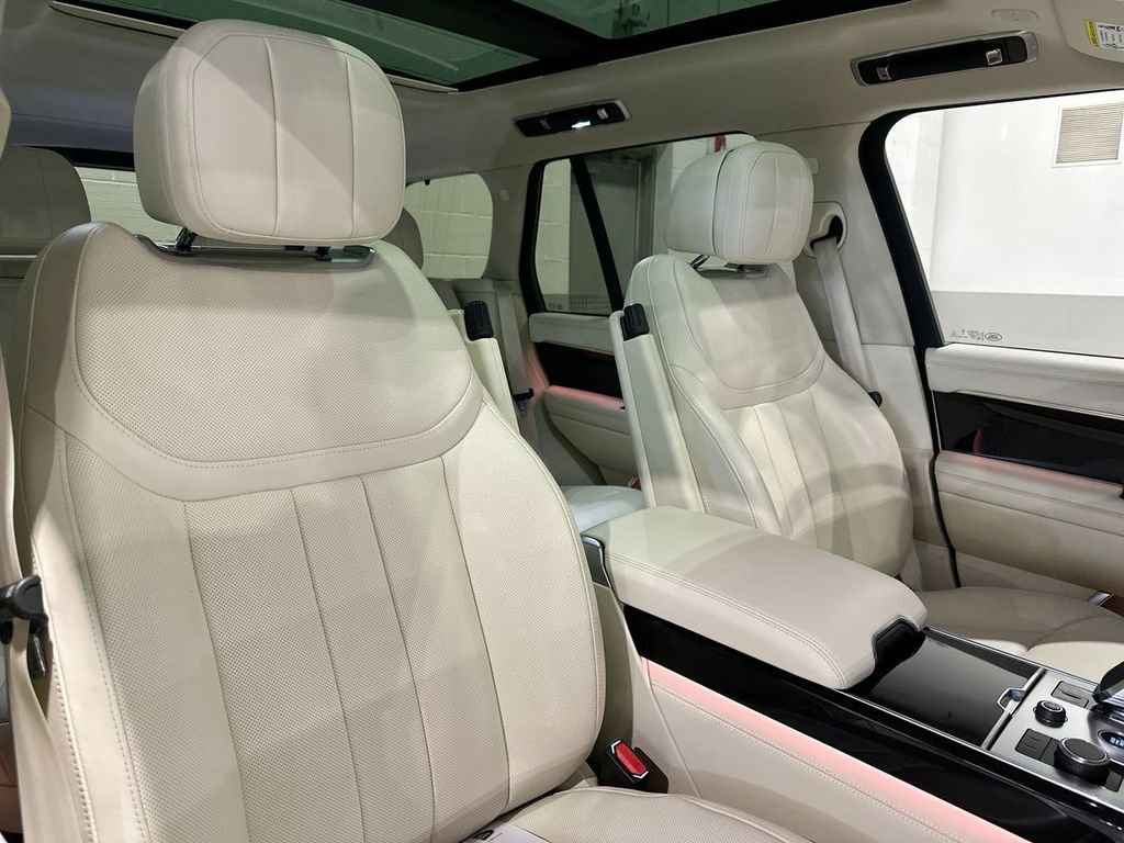 Used 2023 Land Rover Range Rover SE image 6