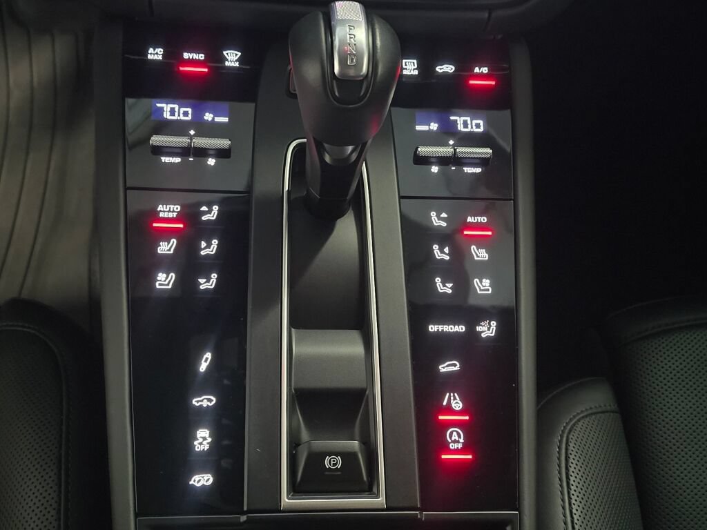 Certified 2024 Porsche Macan GTS AWD/4WD image 16