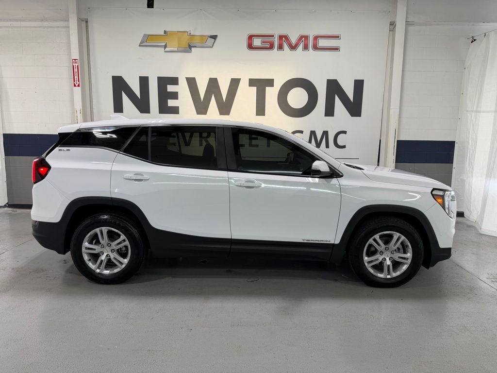 Used 2023 GMC Terrain SLE FWD image 31