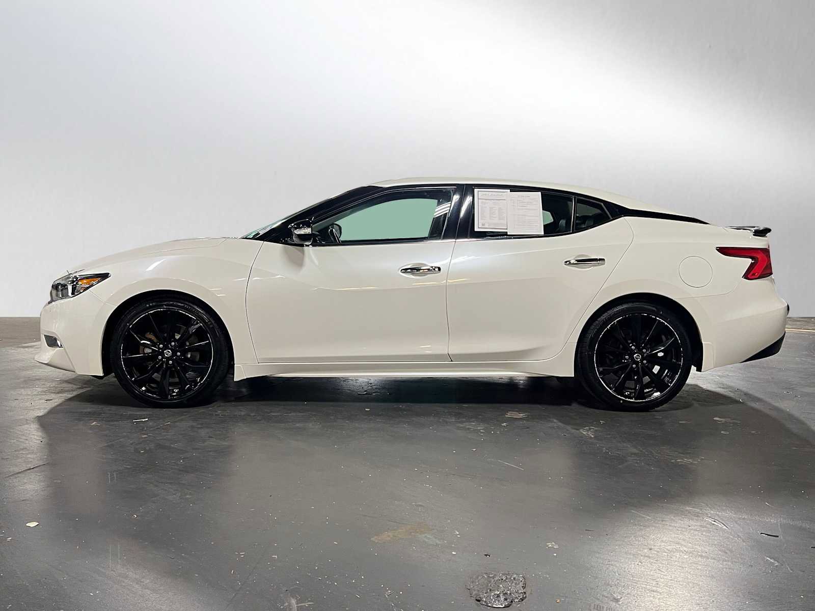 Used 2017 Nissan Maxima SR w/ Midnight Edition image 6