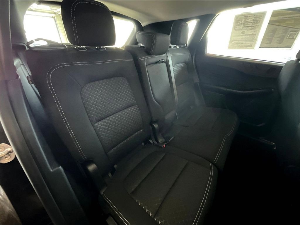 Used 2025 Ford Escape Active AWD/4WD image 16
