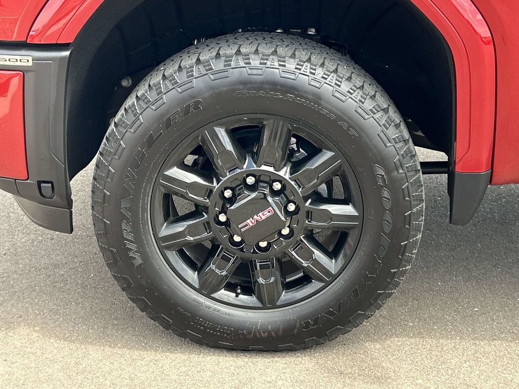 Used 2025 GMC Sierra 2500 AT4 w/ Max Trailering Package AWD/4WD image 32