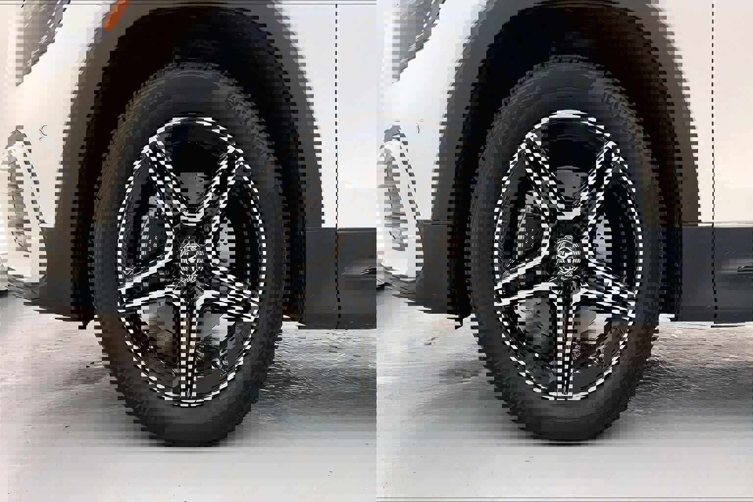 Used 2025 Mercedes-Benz GLB 250 image 8