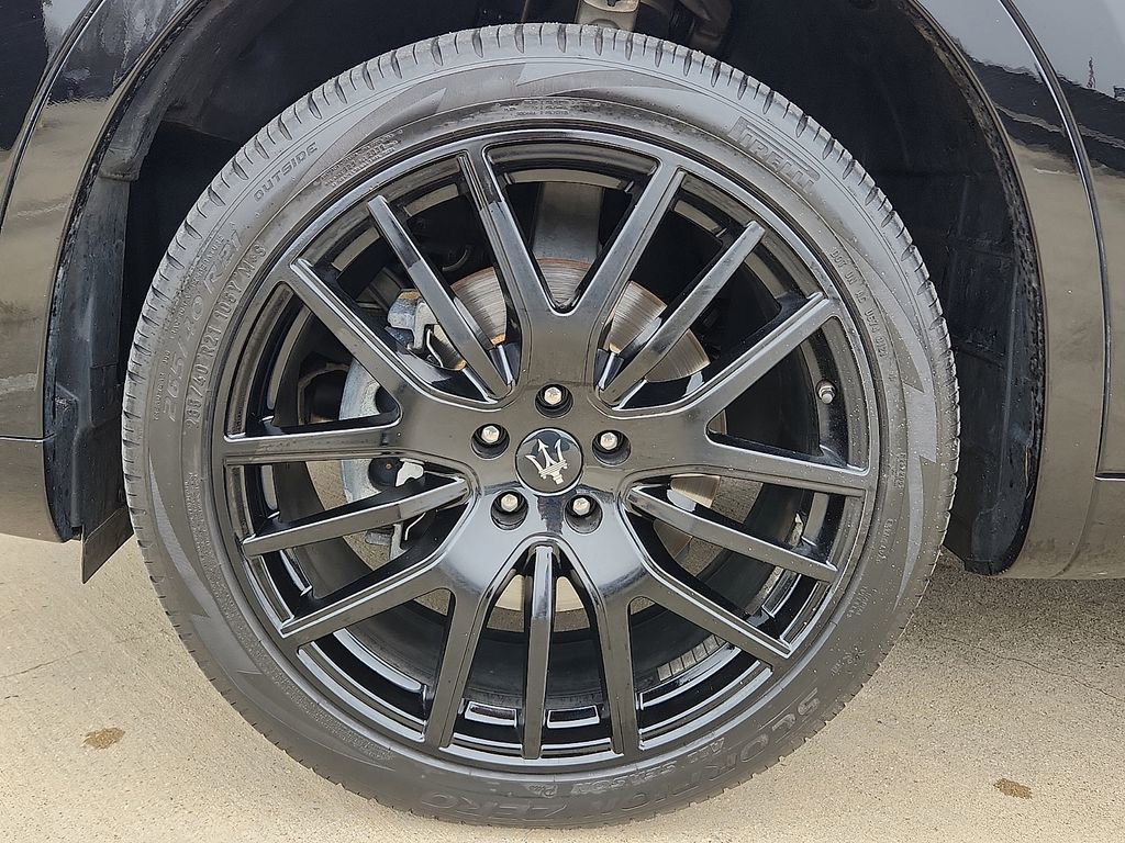 Used 2019 Maserati Levante image 9