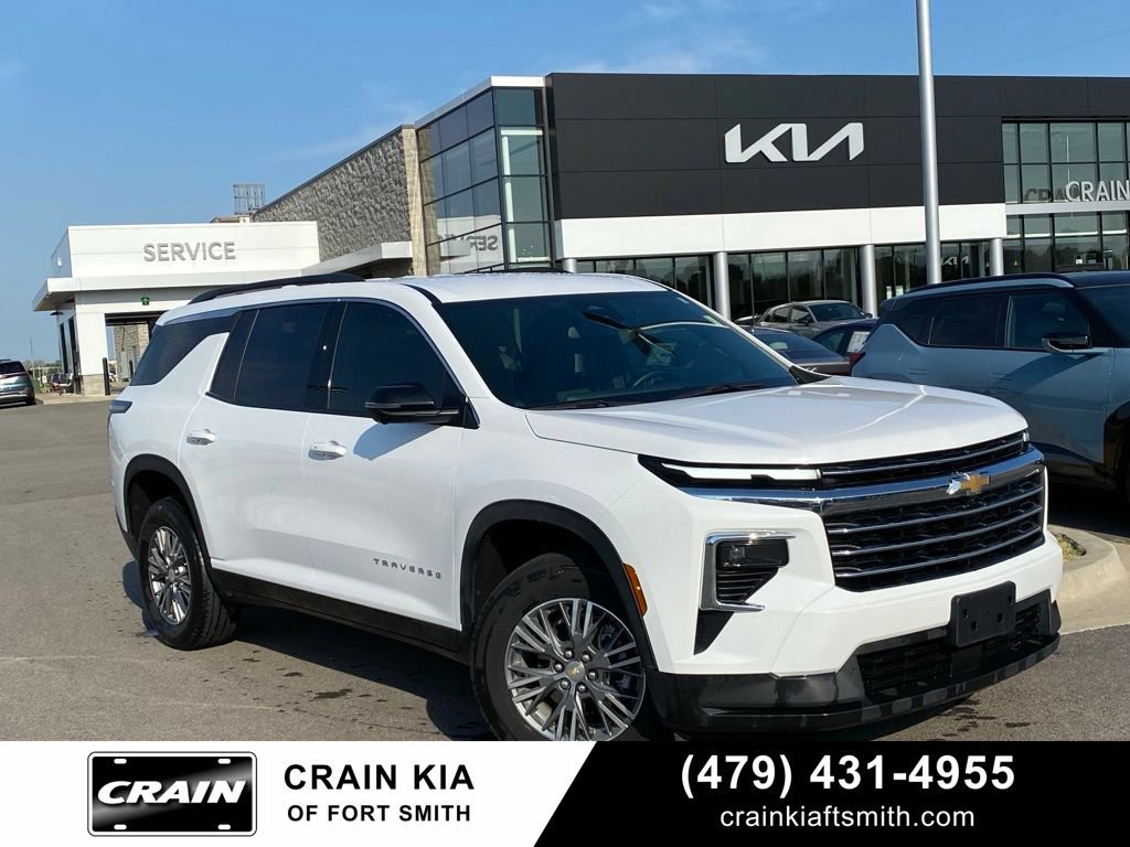 Used 2024 Chevrolet Traverse LT