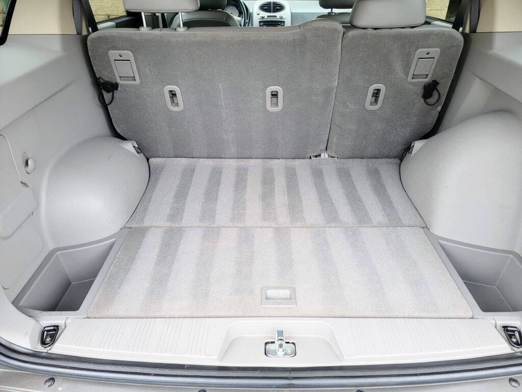 Used 2004 Saturn Vue 2WD V6 w/ Safe & Sound Pkg image 9