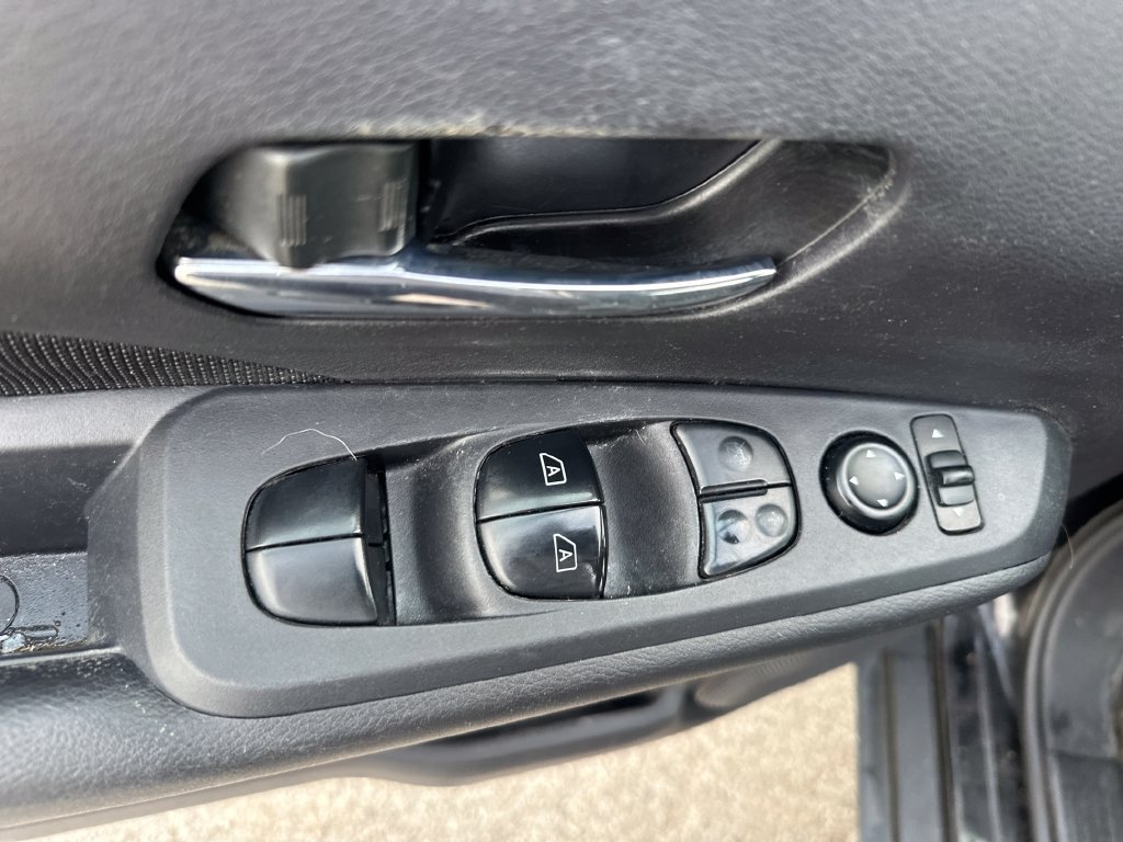 Certified 2024 Nissan Kicks SV FWD image 40
