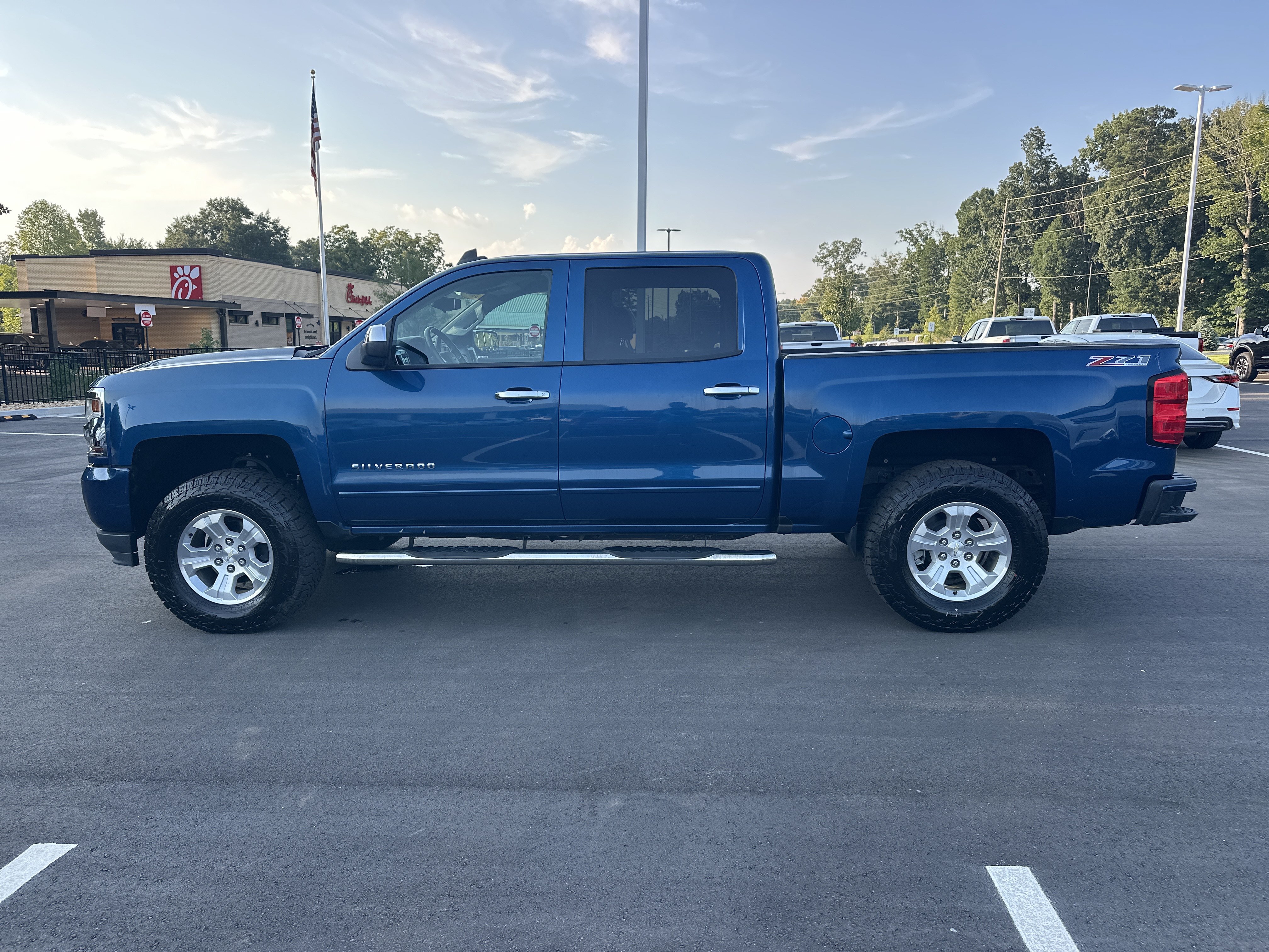 Used 2017 Chevrolet Silverado 1500 LT w/ All Star Edition AWD/4WD image 5