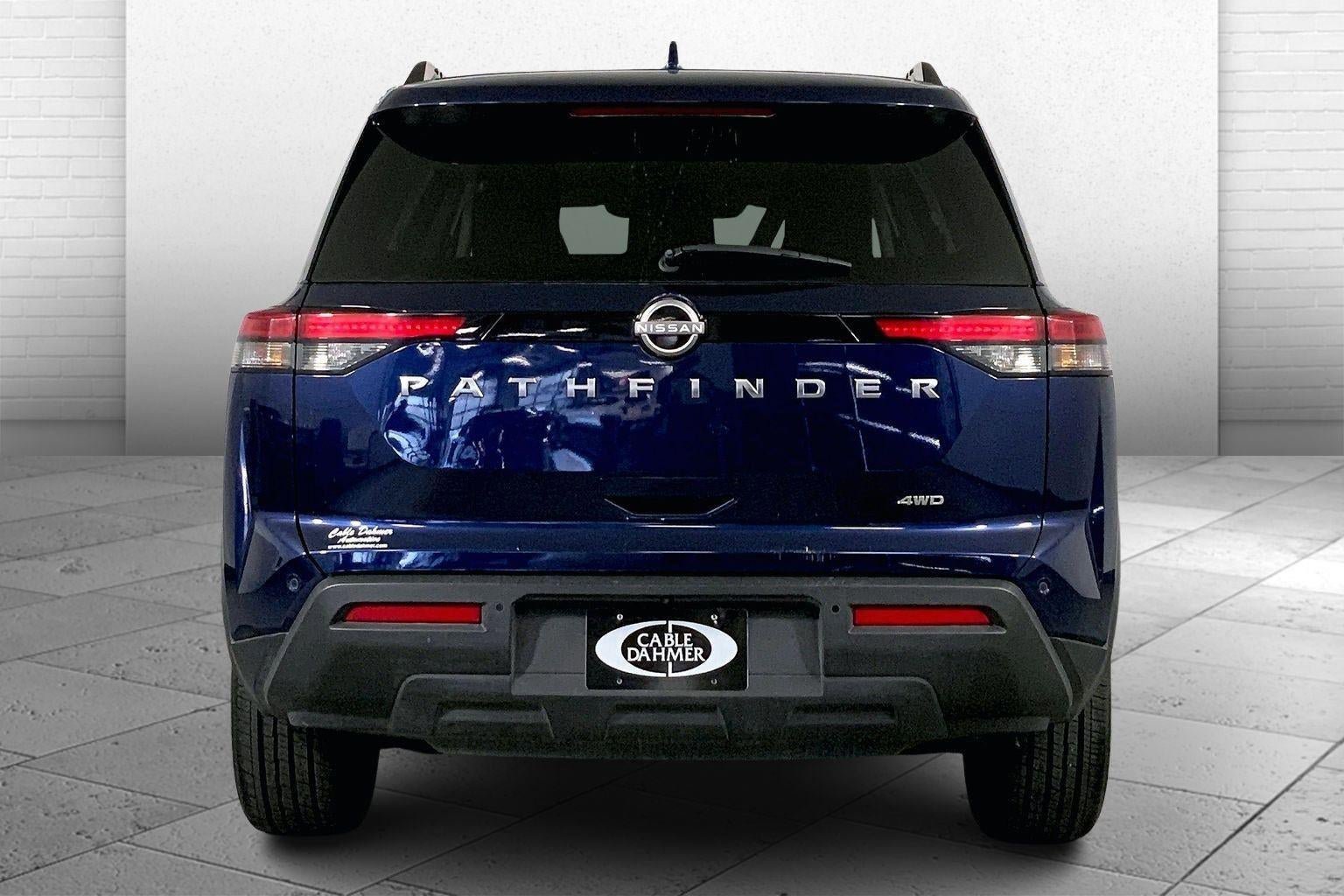 Used 2025 Nissan Pathfinder SV image 3
