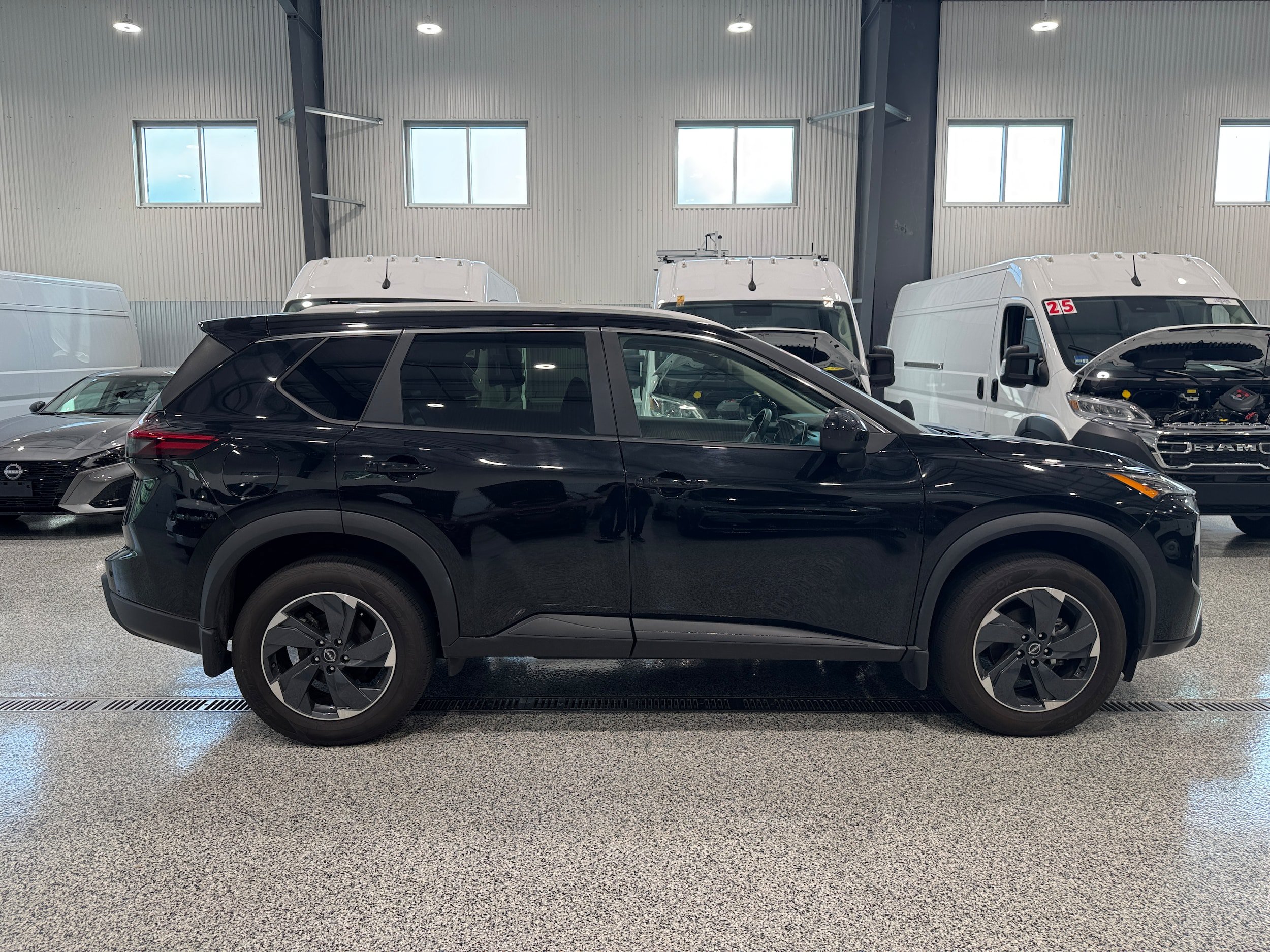 Used 2024 Nissan Rogue SV w/ SV Premium Package AWD/4WD image 5