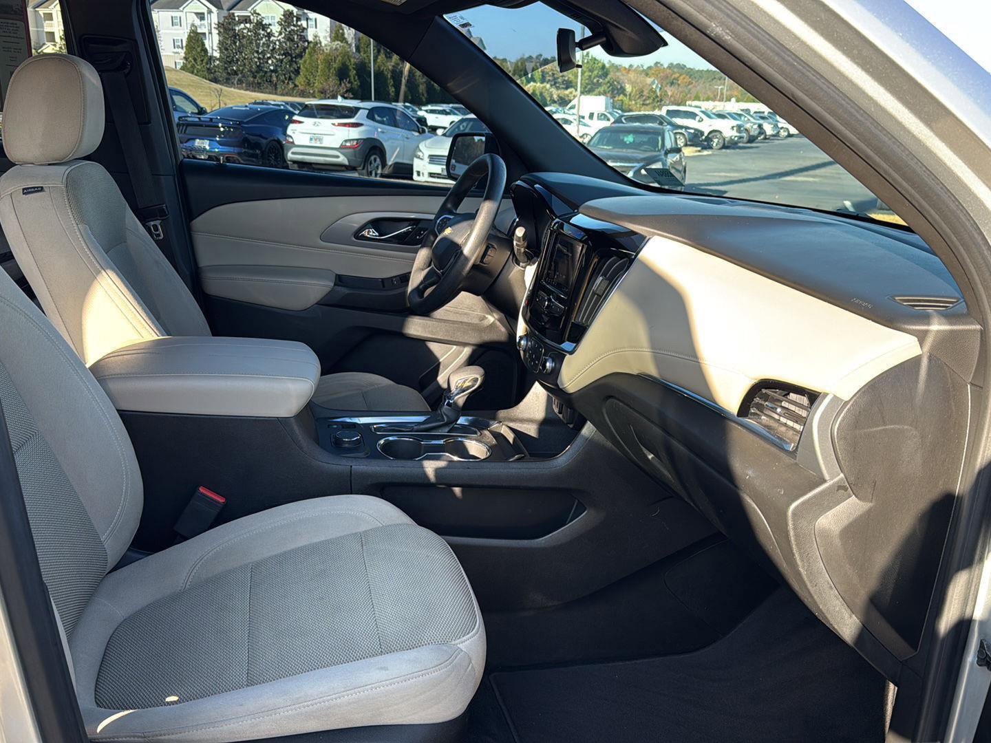 Used 2022 Chevrolet Traverse LS image 10