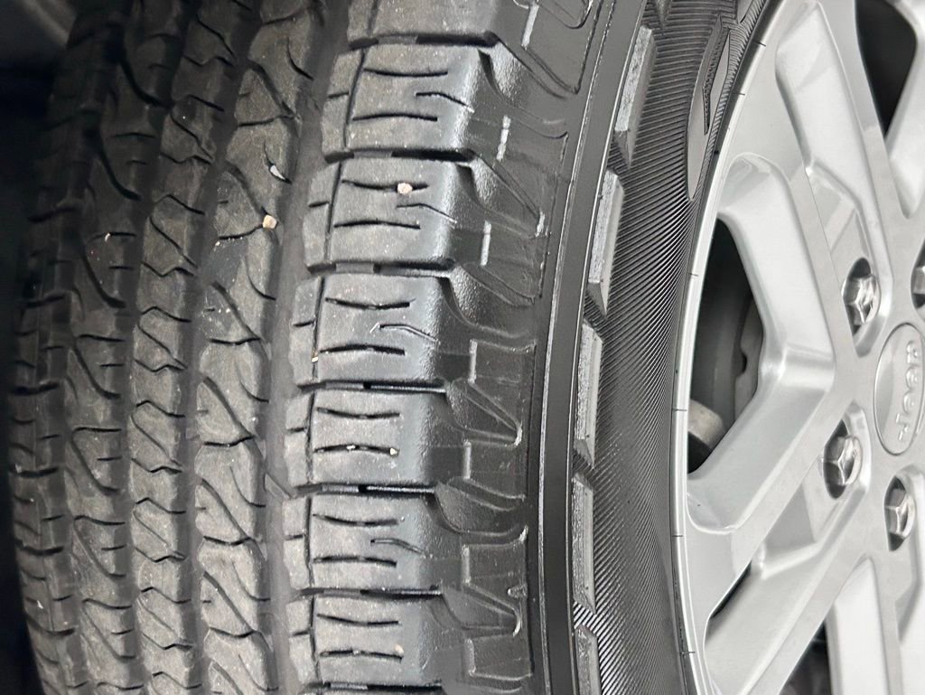 Used 2024 Jeep Grand Cherokee Laredo image 30