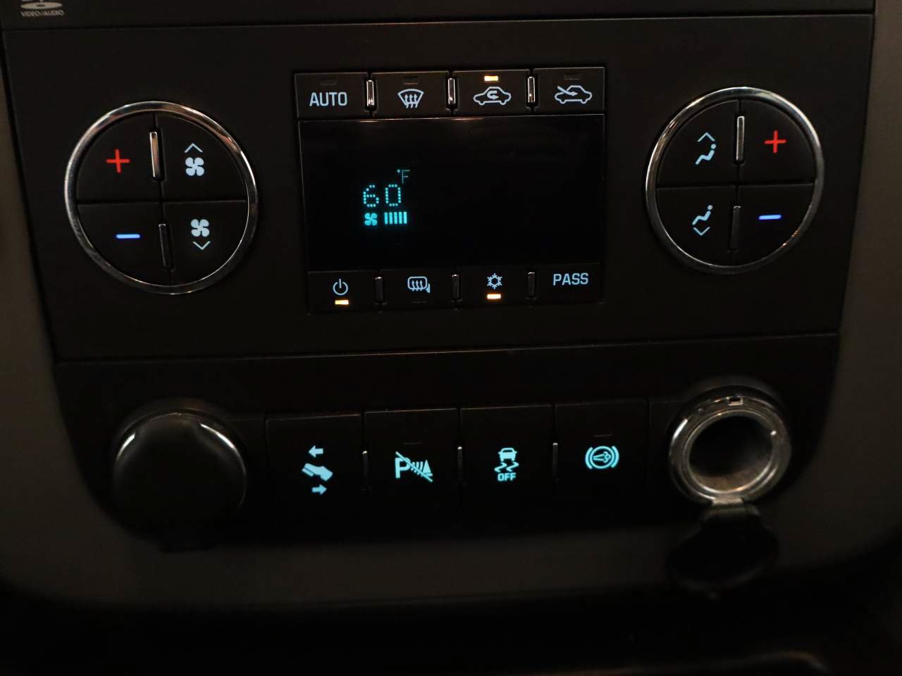 Used 2014 Chevrolet Silverado 3500 LTZ w/ LTZ Plus Package AWD/4WD image 11