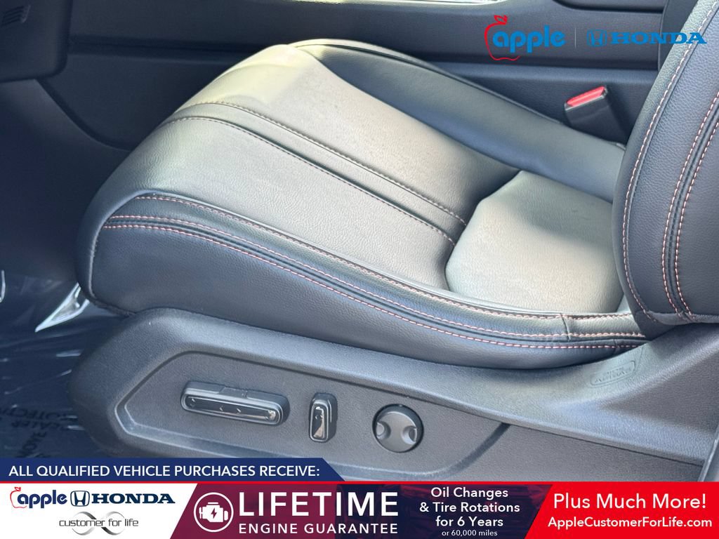 Used 2025 Honda Pilot TrailSport image 8