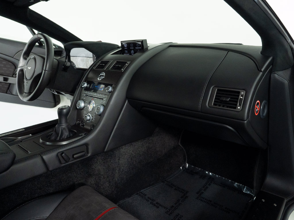 Used 2015 Aston Martin V8 Vantage GT RWD image 36