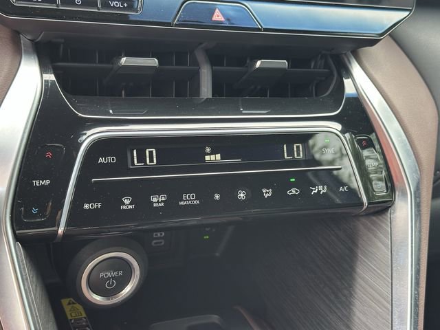 Certified 2024 Toyota Venza XLE image 19