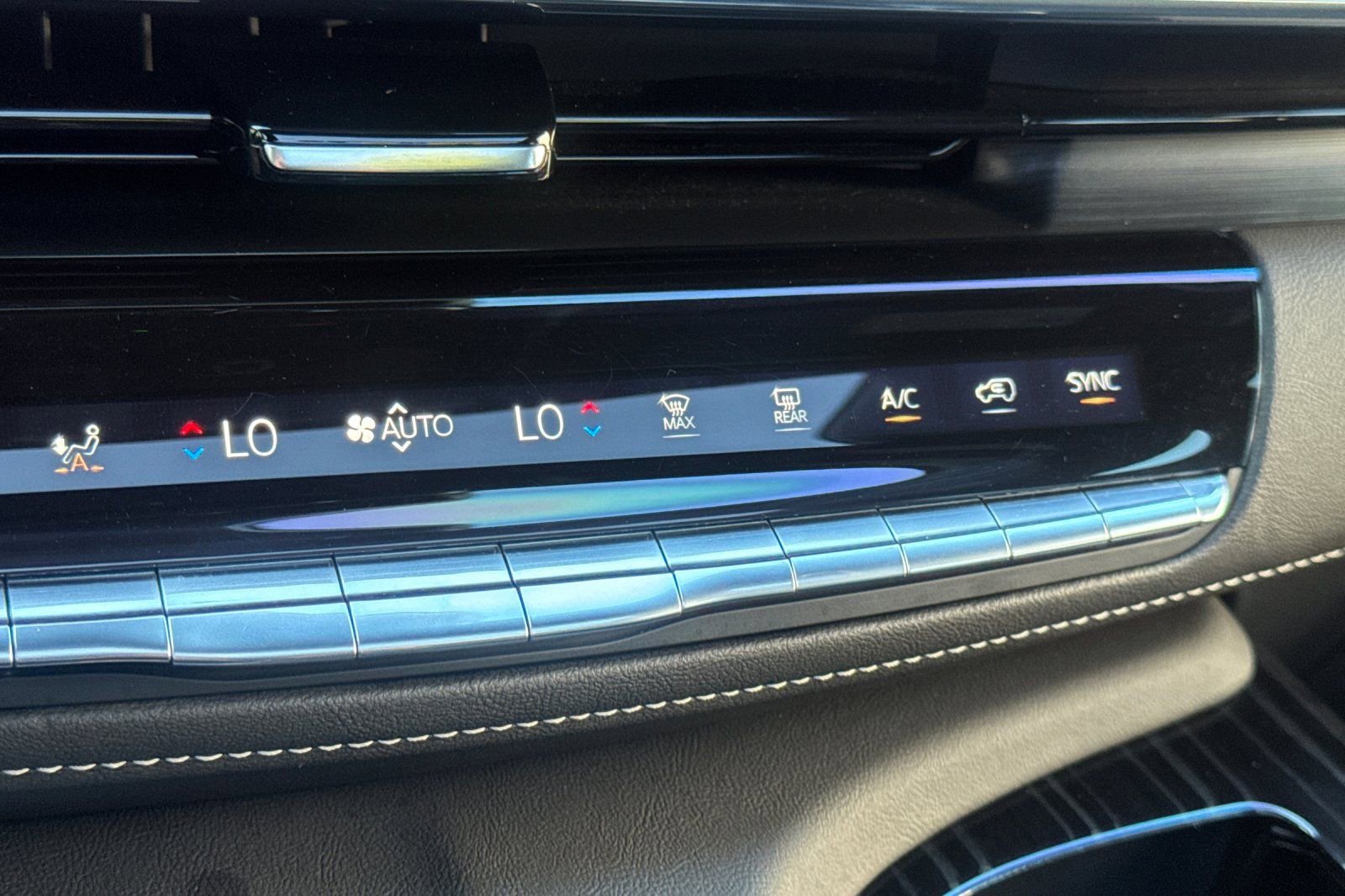 Certified 2024 Cadillac Escalade Sport w/ LPO, ONYX Package AWD/4WD image 28
