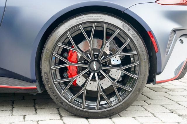 Used 2023 Aston Martin V12 Vantage Roadster RWD image 17