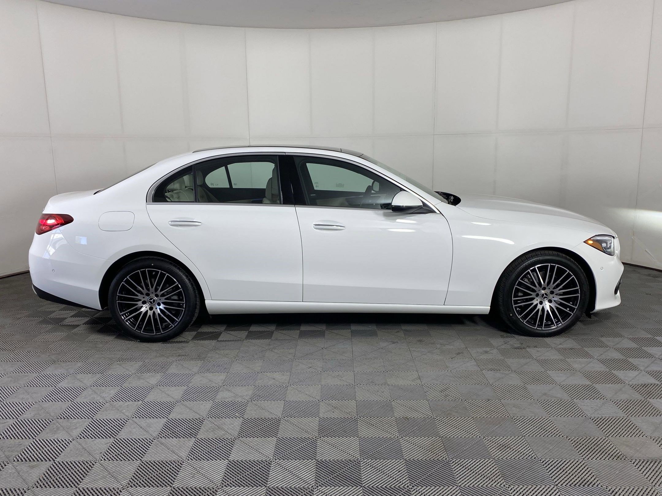 Used 2025 Mercedes-Benz C 300 4MATIC Sedan image 7