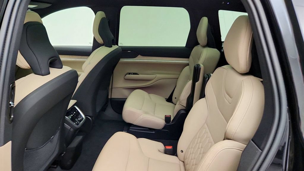 Used 2025 Volvo EX90 Plus AWD/4WD image 21