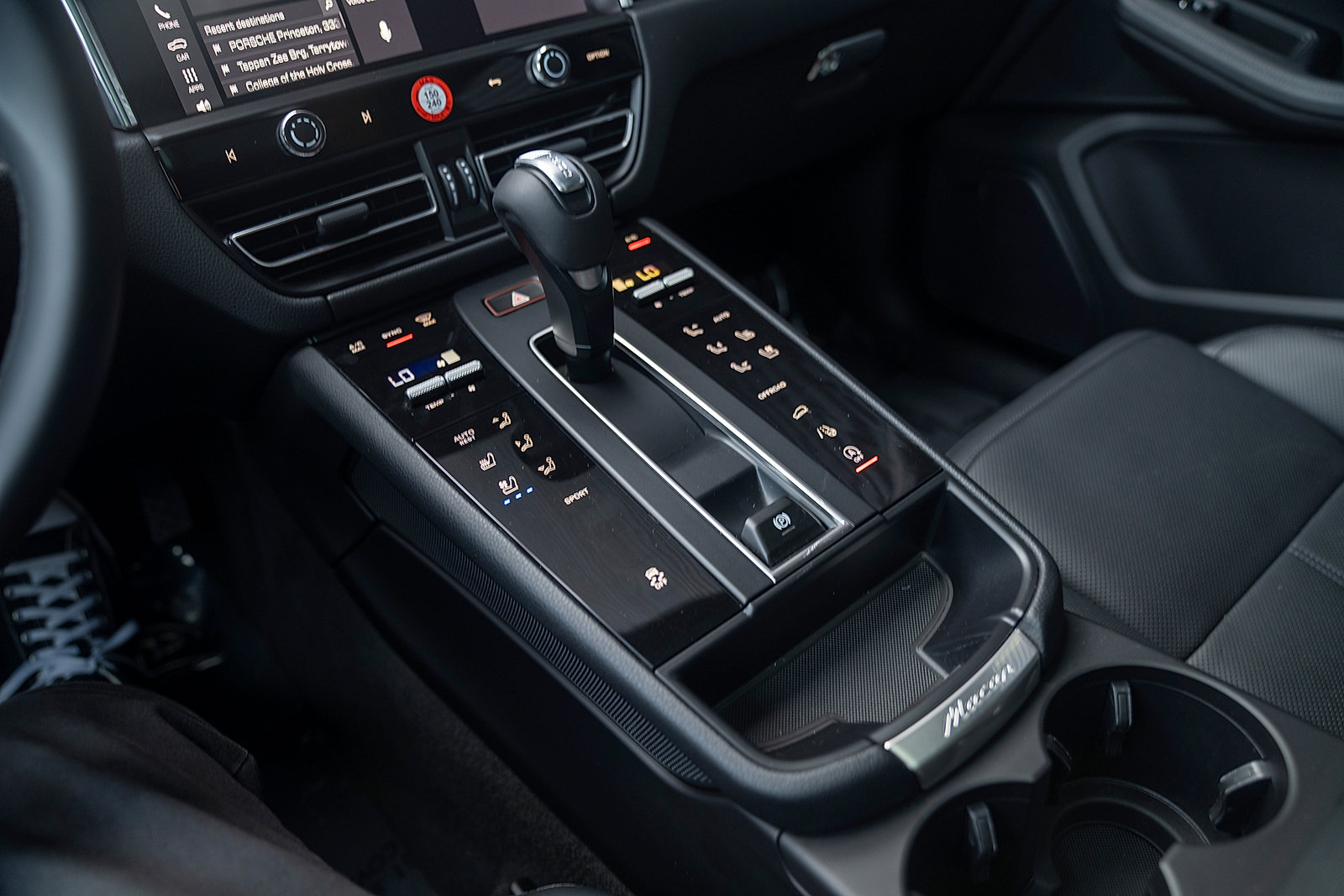 Certified 2025 Porsche Macan AWD/4WD image 13