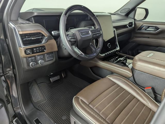 Used 2025 GMC Yukon XL Denali Ultimate AWD/4WD image 16