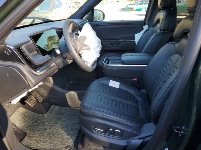 Used 2025 Rivian R1T Adventure image 6