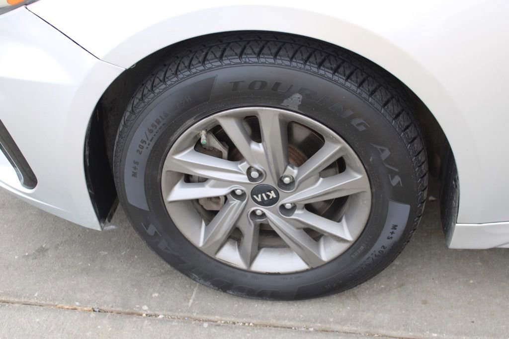 Used 2020 Kia Optima LX image 11