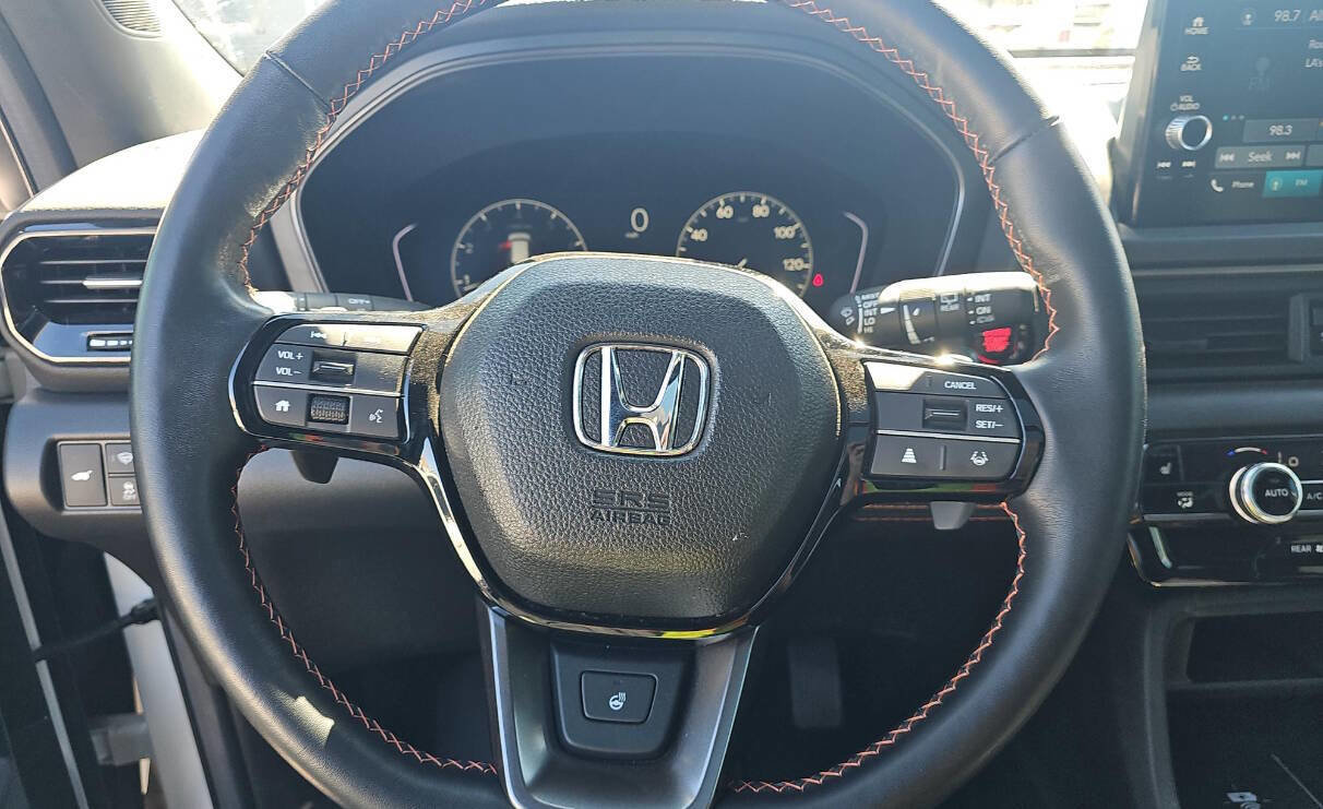 Used 2025 Honda Pilot TrailSport image 16