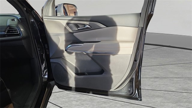 Used 2025 Chevrolet Traverse LT image 15