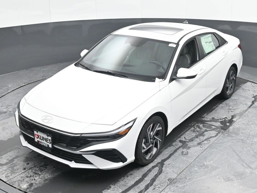 Used 2025 Hyundai Elantra Limited FWD image 43