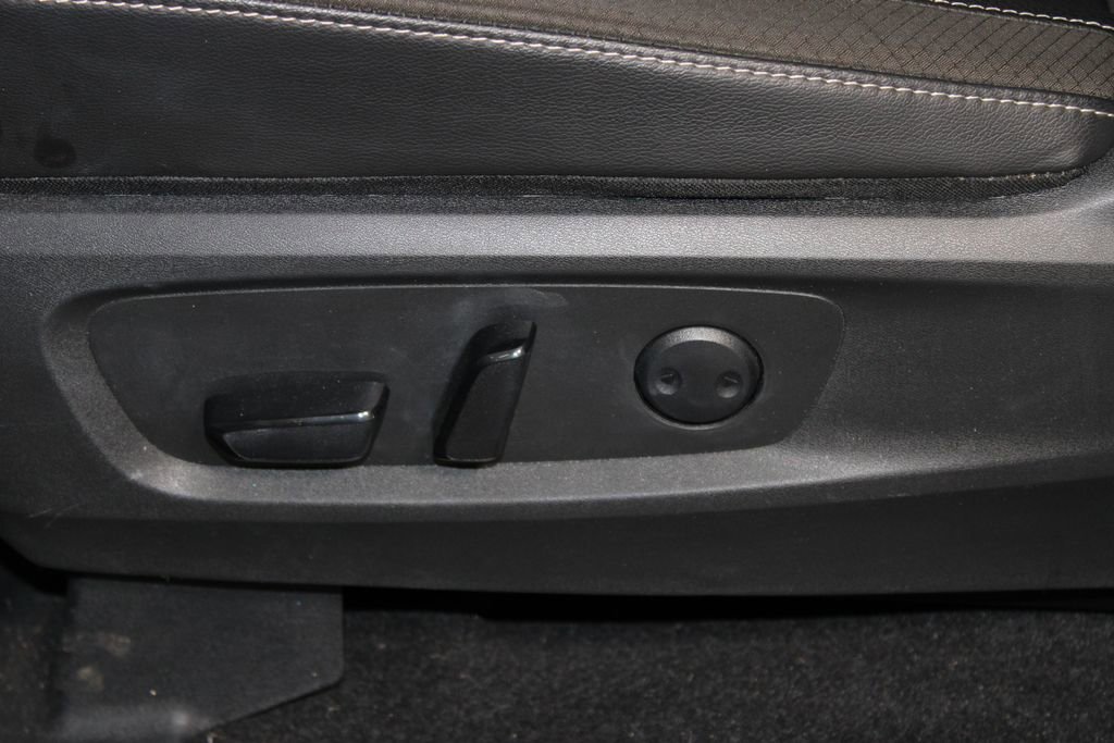 Used 2025 Nissan Pathfinder SL image 14